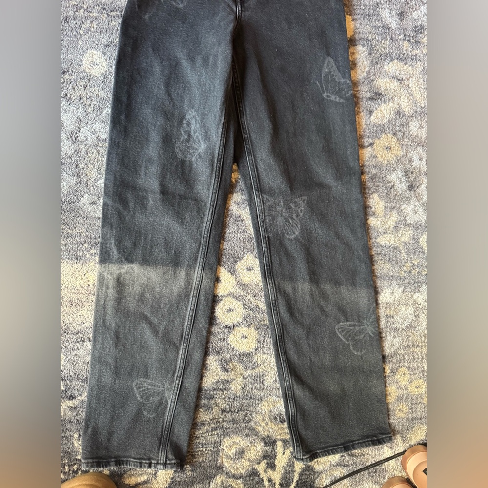 Hollister High-Waisted Black Jeans with Butterfly Print - Picture 2 of 12